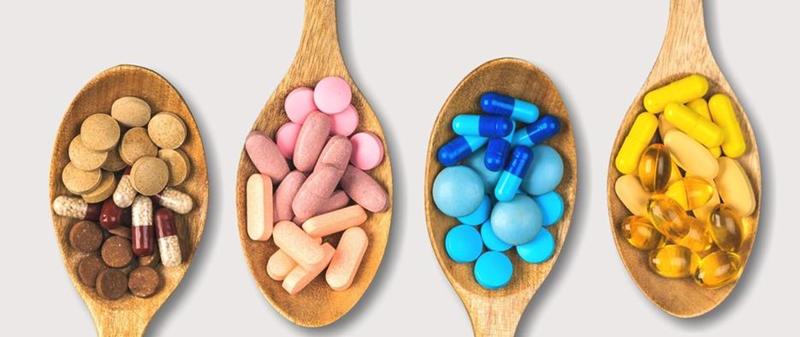 Czy przyjmowanie suplementów w kapsułkach i tabletkach obciąża wątrobę? Sprawdź, co mówi nauka!