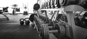 Krótki przewodnik po siłowni: co każdy początkujący powinien wiedzieć, aby osiągnąć sukces