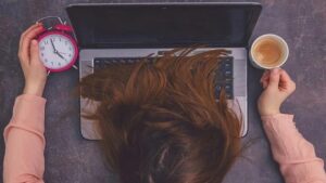 Ostatnia kawa przed snem – kiedy ją wypić, by nie zakłócić snu?