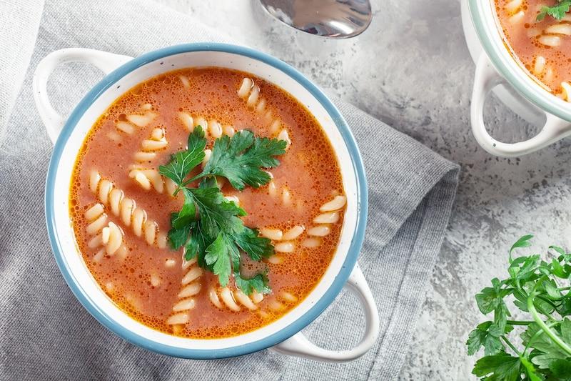 Kaloryczność zupy pomidorowej z makaronem