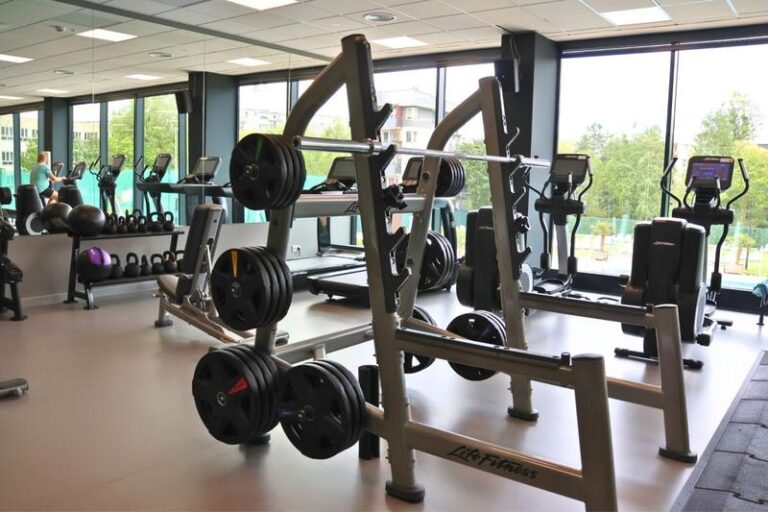 Najlepsze czasy na trening: kiedy jest najmniej ludzi na siłowni?